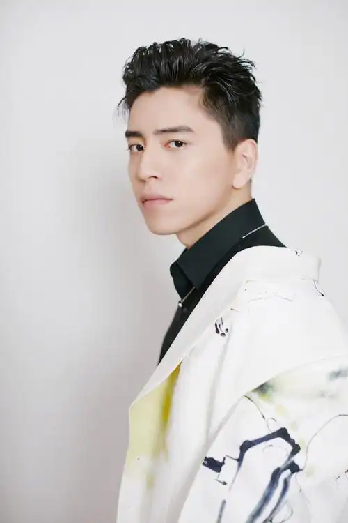 王大陆涂鸦西装背头写真图片99