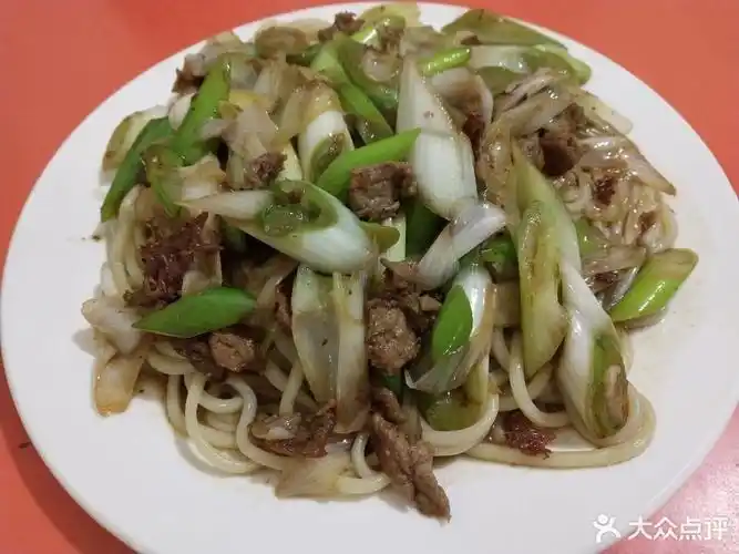 葱爆牛肉拌面图片