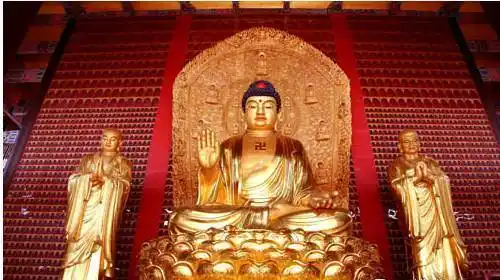 在我们娑婆世界,"本师释迦牟尼佛",只不过是以应身佛的形式现世,以为