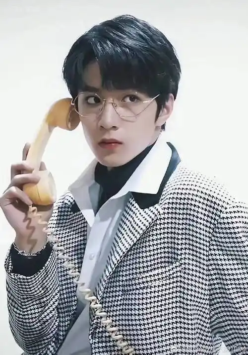 男明星戴眼镜能有多绝#提到戴眼镜怎么能不cue我们刘耀文呢金丝眼镜