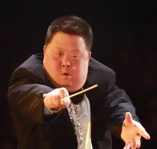 不懂音乐却被誉为"天才指挥家",舟舟谎言被拆穿后,过得如何?