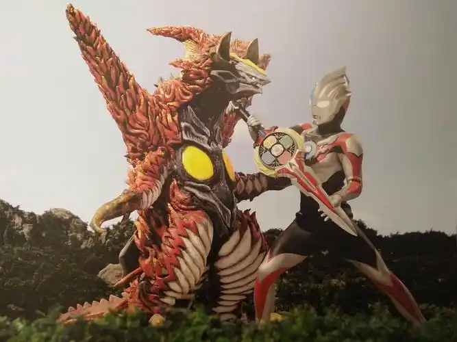 黑暗圆环融合卡片,将杰顿和庞敦的力量融合后贯注到玛伽大蛇的尾巴上