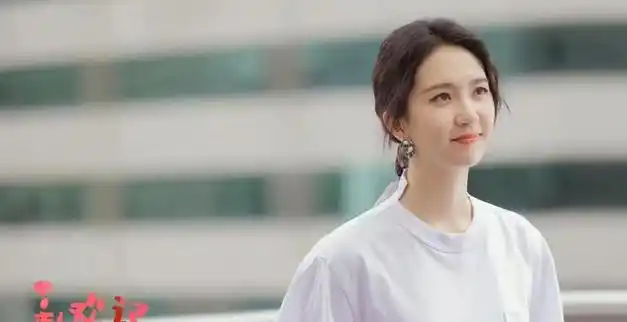 不得不说,为人仗义,乐于助人,许龄月素颜的毛咏欣堪称国民好闺蜜,形象