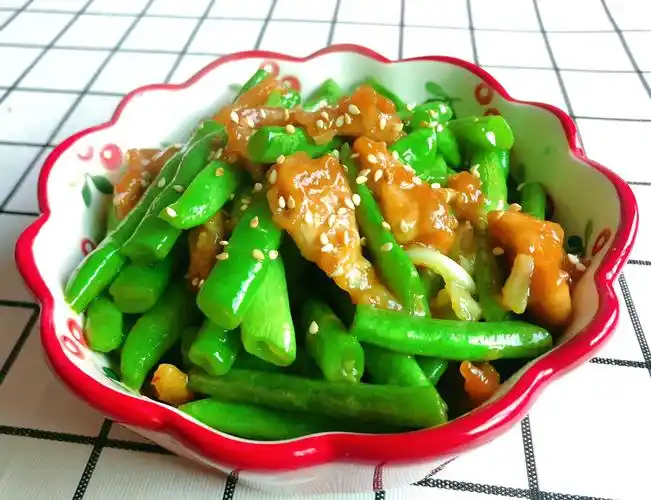 豆角炒肉的做法