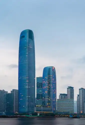 隔江远望中国广东广州琶洲保利发展广场大厦建筑群