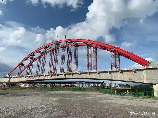 物贸铁军参建!贵南高铁二塘双线特大桥180米系杆拱合龙