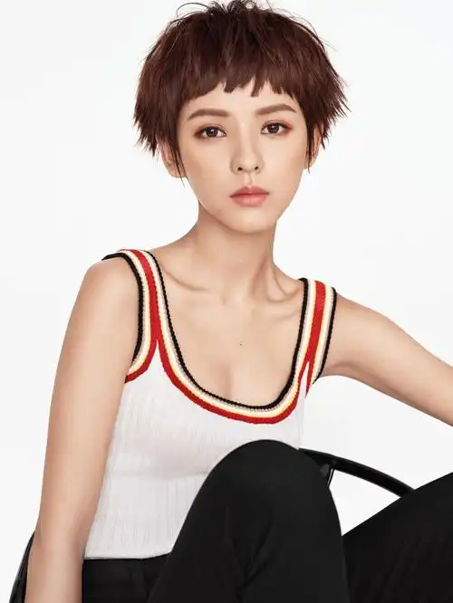 张予曦短发时尚干练写真图片