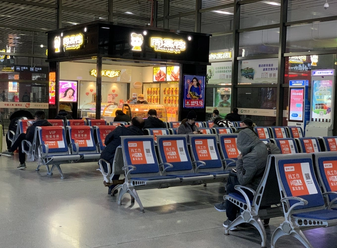 就地过年新风尚春运不再拥挤忙碌直击昆山车站一幕幕