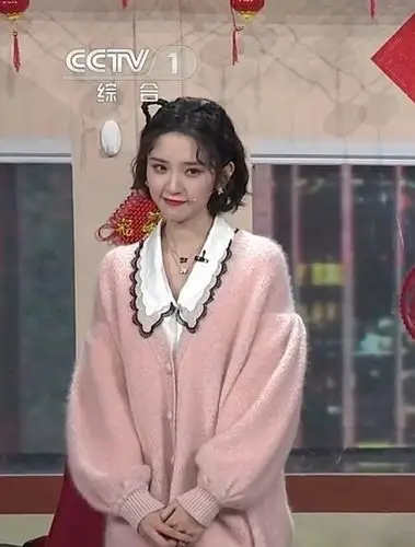 薇娅和唐艺昕春晚撞衫倪妮冷白皮今年春晚的女明星们都好美