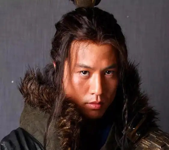 而项羽既杀宋义夺权,至入关时,范增再次出场,却成了项羽军谋主,并冠以