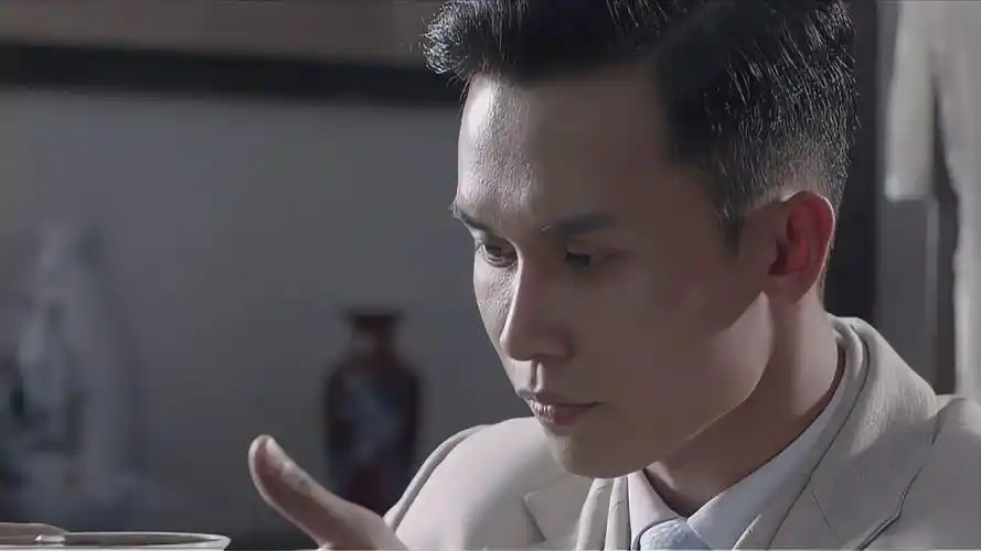 黑狐王文渊来找丁三爷哪料被刁难但王文渊却面不改色