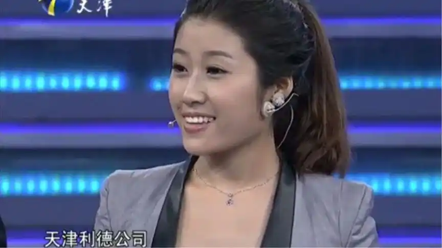 非你莫属:爱笑美女引众男老板撕脸哄抢,连灭8盏灯终找心仪