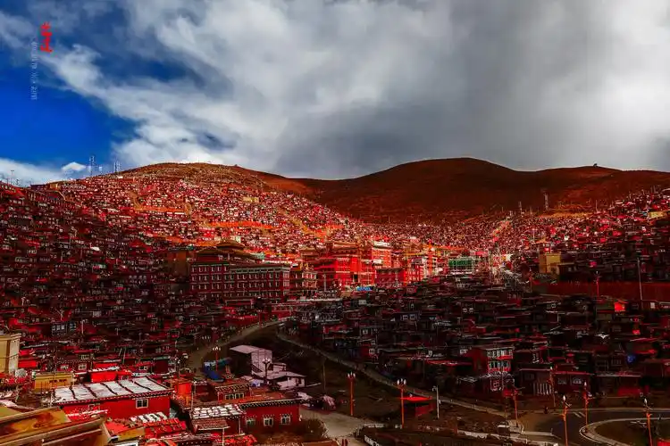 27到达色达-五明佛学院 色达佛学院:全称色达县喇荣寺五明佛学院,简称