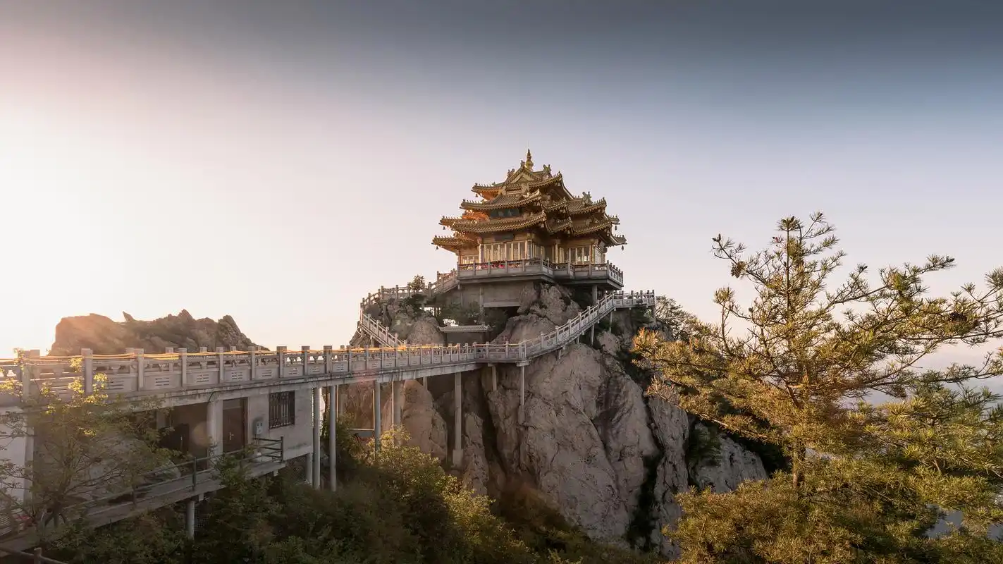 洛阳八大景包括龙门山色,马寺钟声,金谷春晴等,各具特色.