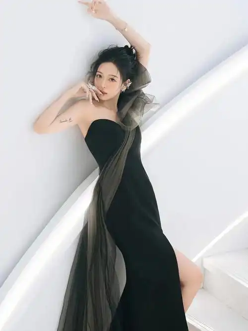 这身礼服跟身材比例简直绝配