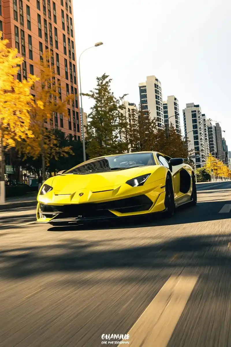 快艾特你兄弟来看看抖音人手一台的#兰博基尼svj #超级跑车 - 抖音