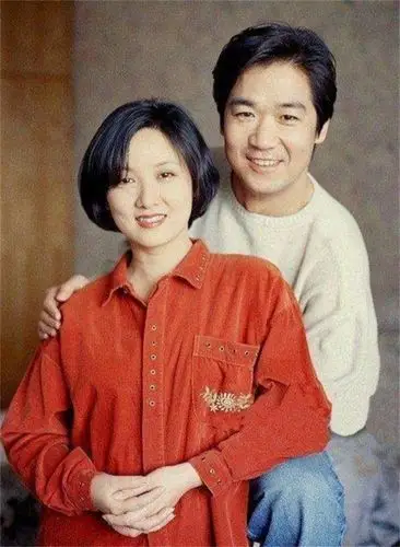 她结过两次婚 跟第二任老公签协议 今62岁未生过孩子