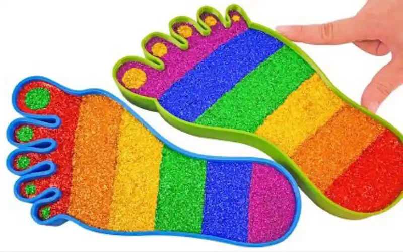 史莱姆益智手工做一对彩虹史莱姆脚丫
