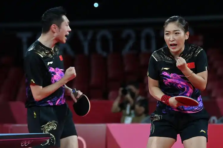 许昕/刘诗雯4-0晋级混双决赛,将迎战水谷隼/伊藤美诚