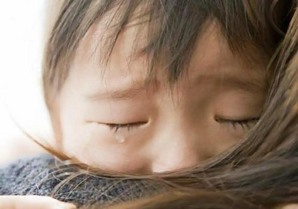 原创孩子被打被骂后为啥仍然哭着要抱抱内心真相惹人心疼