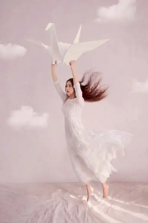 合成创意的悬浮人像场景 psd教程及原片提供