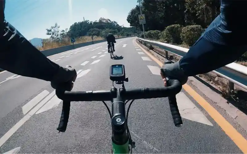 【骑行vlog】第一视角原声感受下最高时速61迈的放坡_哔哩哔哩_bili