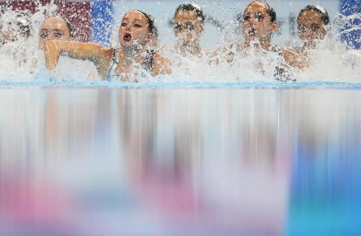 花样游泳集体自由自选赛况