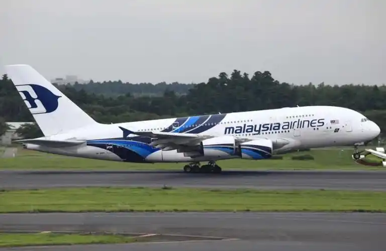 马来西亚航空计划将全部6架空客a380出售,平均机龄为9.2年.