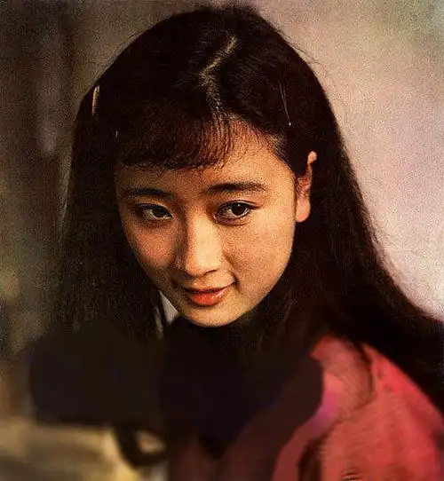 (郭霄珍)郭霄珍最初被定下来演袭人,她不想演,要回家,"我想家,我要