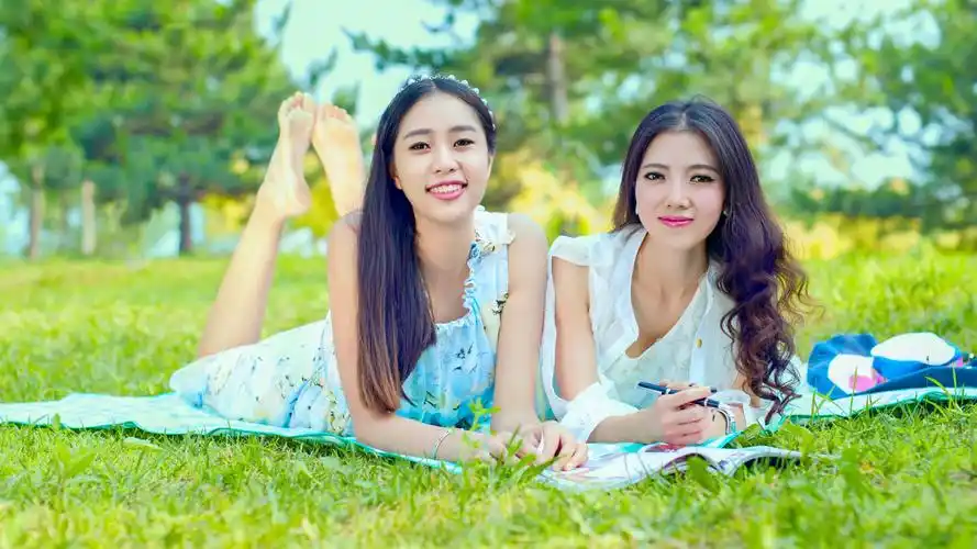 美女闺蜜头像壁纸