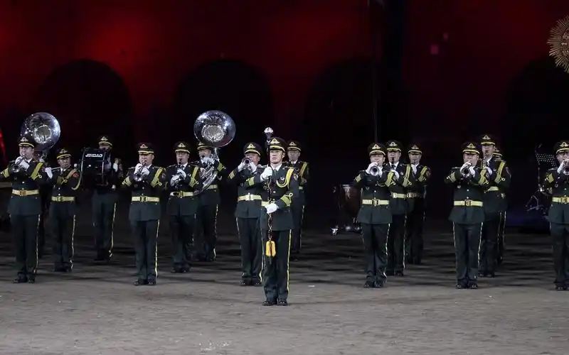 【4k】中国人民解放军军乐团军乐行进表演(2016)_哔哩哔哩_bilibili