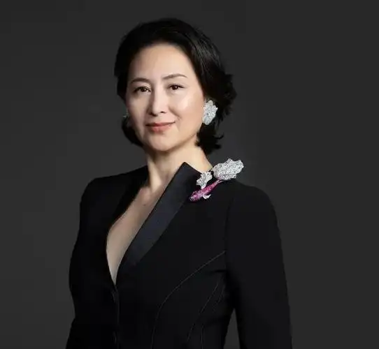 何超琼个人资料简介及图片 何超琼是几房太太生的