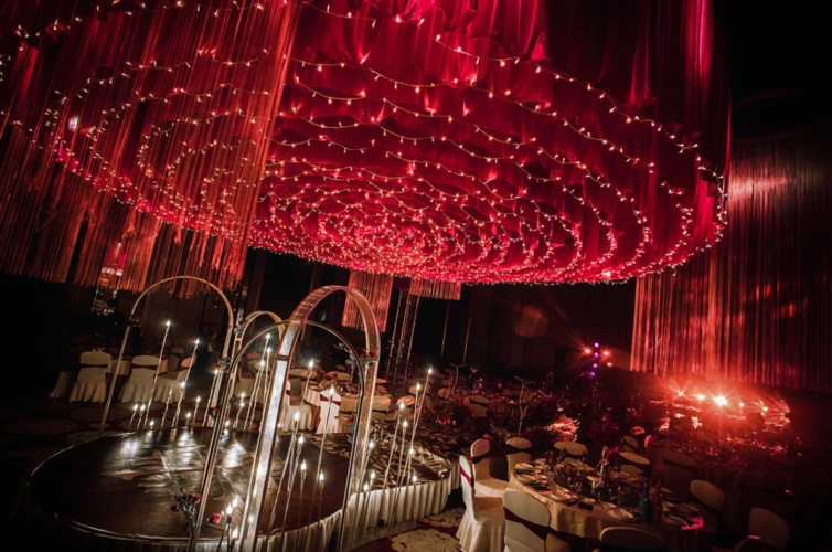 婚礼 收藏(0) 分享 发布                 婚典永恒的大红色配金色