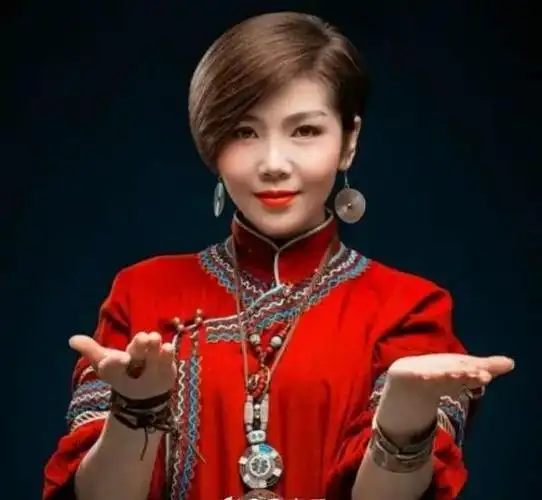 苏勒亚其其格贺岁单曲健康走出来学会健康迎新年