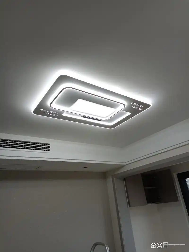 我的灯具安装💡独特设计,光影魅力🌌  一眼望去