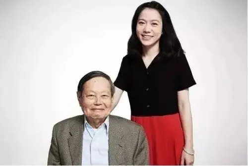 翁帆第一任丈夫是谁(翁帆产下一子是谁的)