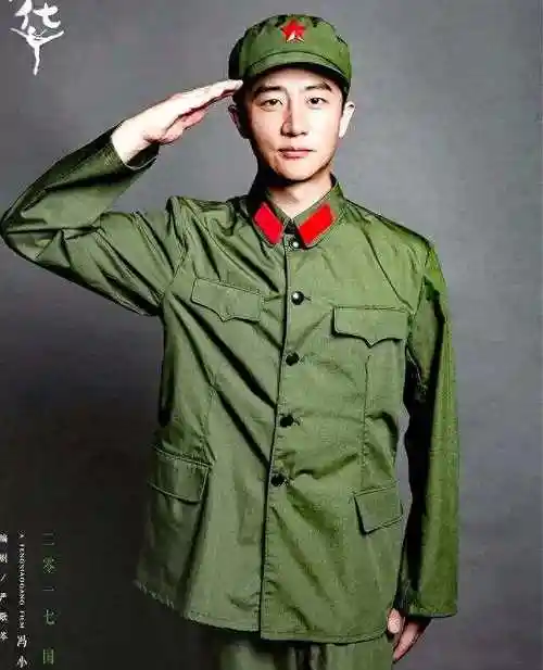六五式军装使用20年1971年的改进版的确良来了