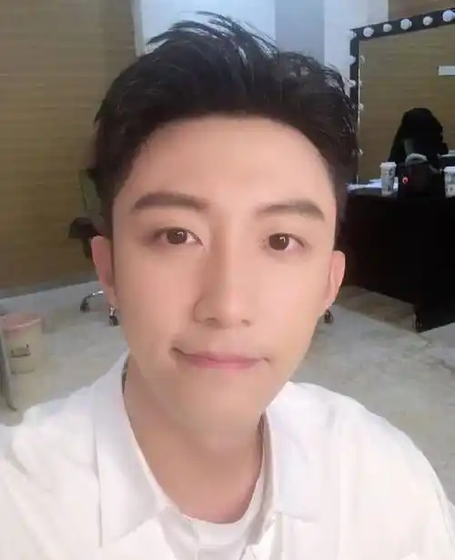 女方硬核喊话黄景瑜团队"欢迎来告"_轻生_照片_媒体