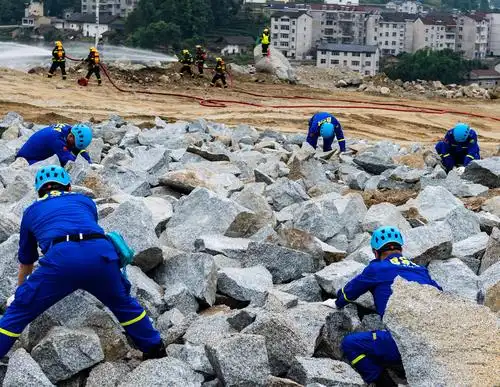 湖北举行地震灾害应急救援演练