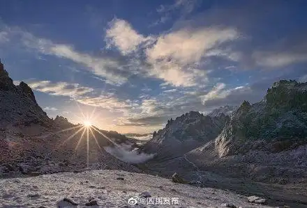 美到炸裂四川阿坝雪山云海交相辉映