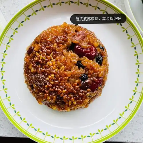 材料:一碗糯米,红糖适量,三颗红枣,适量葡萄干做法:7215碗里铺一