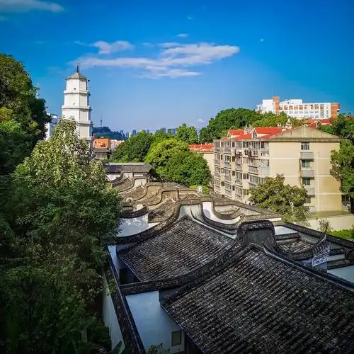 白塔古韵衬蓝天 _ 鼓楼名片_ 福州市鼓楼区政府