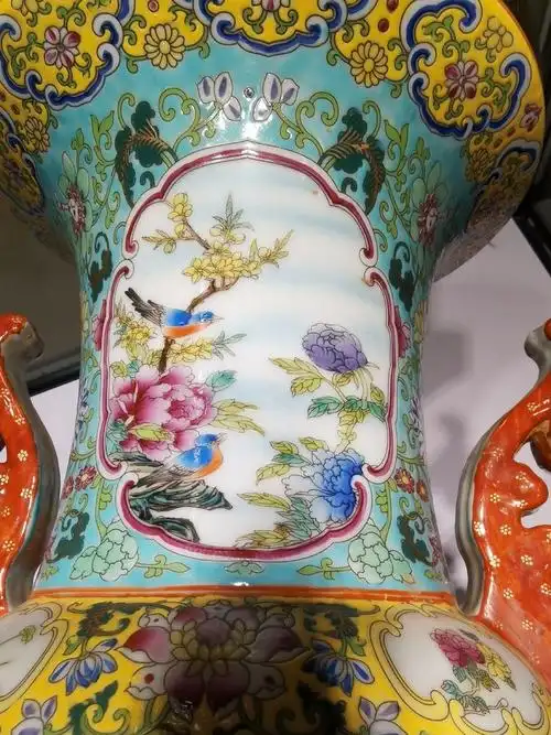 雍正御制锦鸡珐琅彩双耳敞口瓶