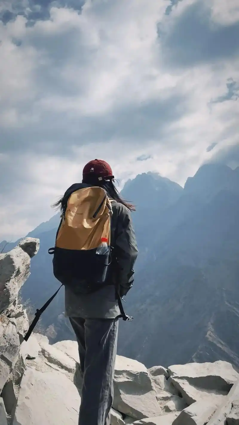 一路都是人生照片91#户外徒步登山 #虎跳峡 - 抖音