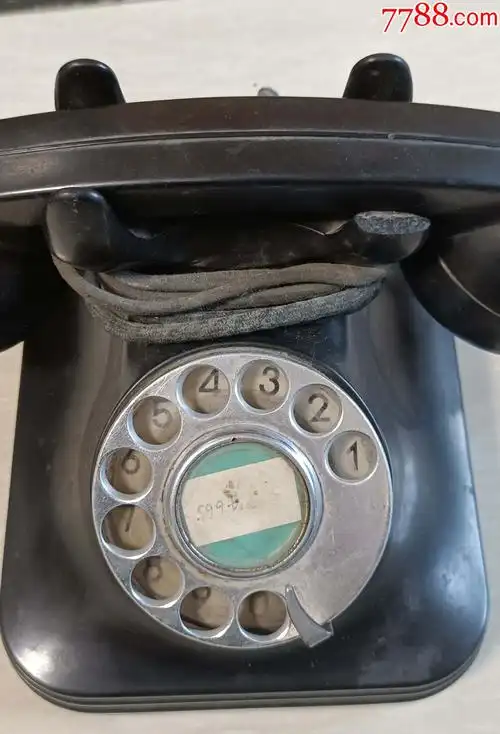 上世纪七十年代黑胶木拨盘电话