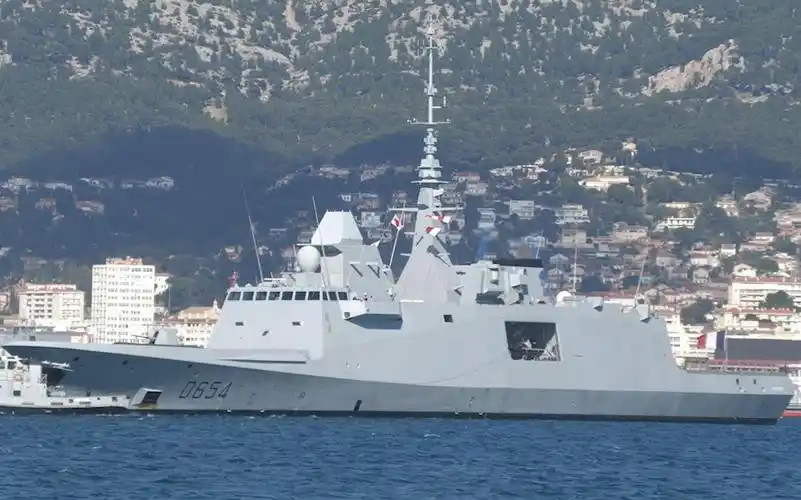 【法国海军】阿基坦级护卫舰"奥弗涅"号(d-654)(反潜型)土伦港出航