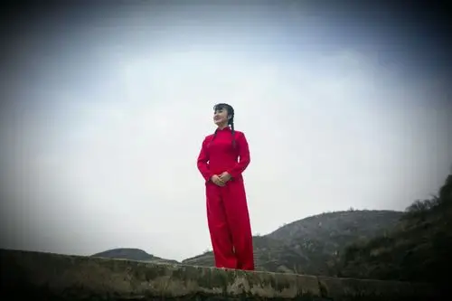 这是一首陕北爱情故事的音乐循环 这是米脂姑娘内心,对爱情忠贞不渝的