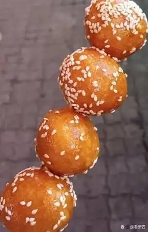 成都奎星楼街"三妹糖油果子"蠃得好吃嘴们好评