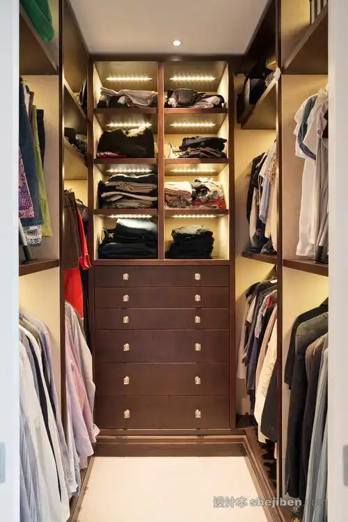 简约小衣帽间设计