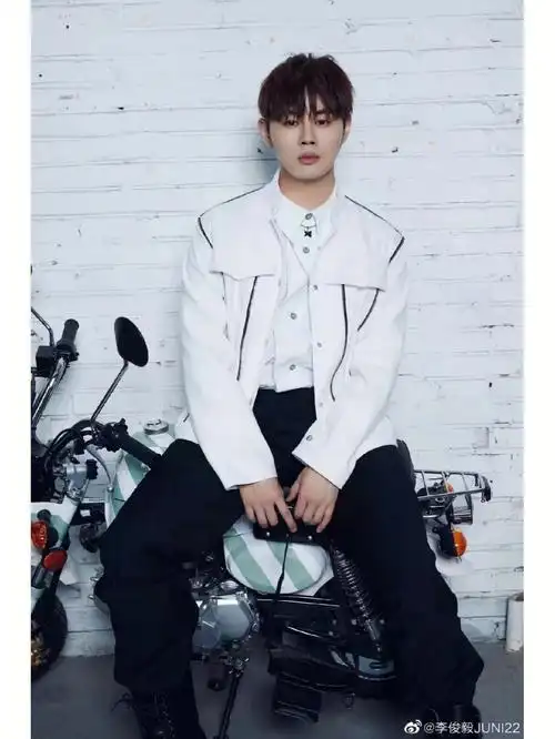 李俊毅inesaliang梁冰琴